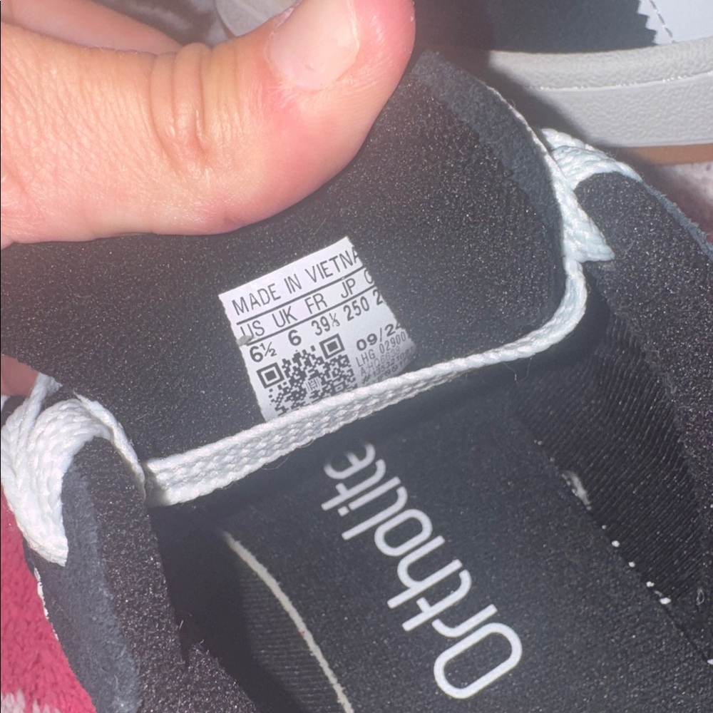 Adidas - Picture 2 of 3
